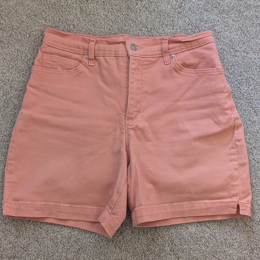 Gloria Vanderbilt, Peach color, size 6